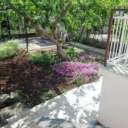 Apartman *